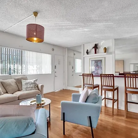 Lovely 2Br1Bath Hallandale Beach Outdoor Pool Free Parking